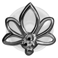 Schwarzes Lotus Labret Piercing mit Push-Fit auf weißem Hintergrund