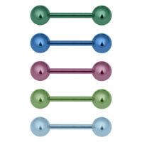 Fünf Titan Barbells in Hellgrün, Dunkelblau, Violett, Dunkelgrün und Hellblau auf weißem Hintergrund