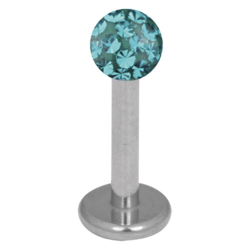 Silbernes Titan Labret mit blauem Zirkon-Kristall auf weißem Hintergrund