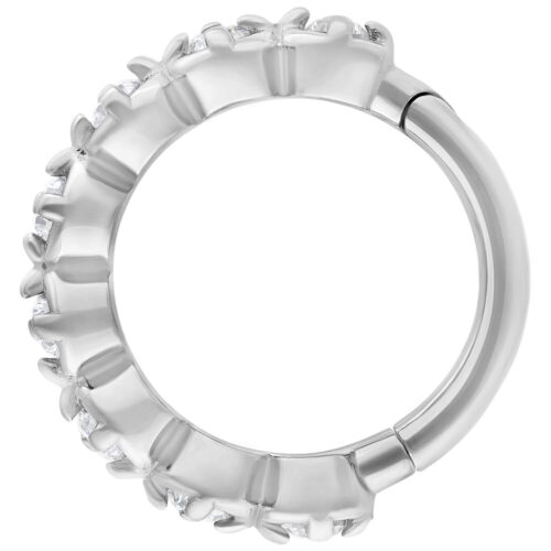 Silberner Hinged Ring mit Kristallen auf weißem Hintergrund